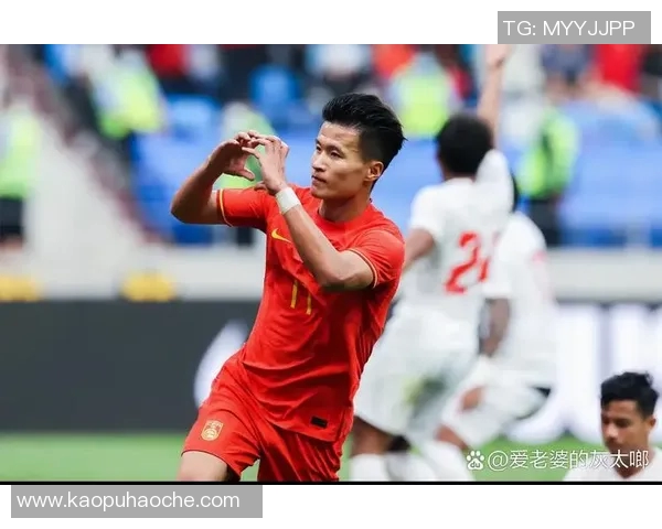 足球天才从小展露锋芒 男孩时代的奋斗与梦想 见证球星成长的每一步 足球天才从小展露锋芒 男孩时代的奋斗与梦想 见证球星成长的每一步